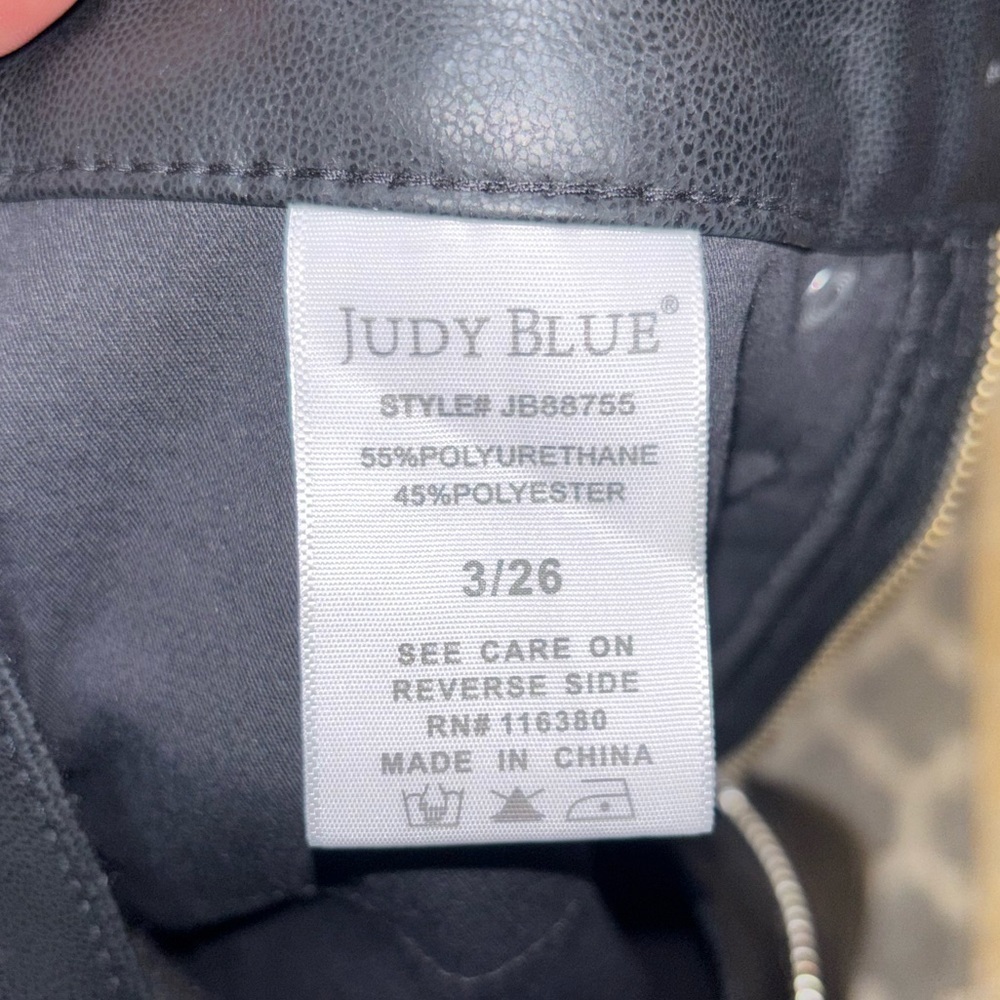 JUDY BLUE BLACK FAUX LEATHER TUMMY CONTROL HIGH RISE STRAIGHT SZ 26​​​​ - Picture 8 of 8